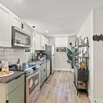 E Passyunk Ave 1 Bedroom Gem - Prime Location!