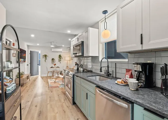 E Passyunk Ave 1 Bedroom Gem - Prime Location!