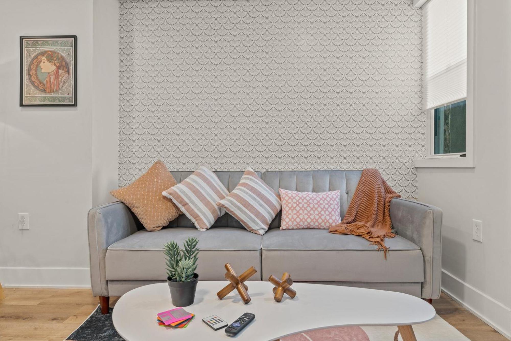 E Passyunk Ave 1 Bedroom Gem - Prime Location! * Philadelphia