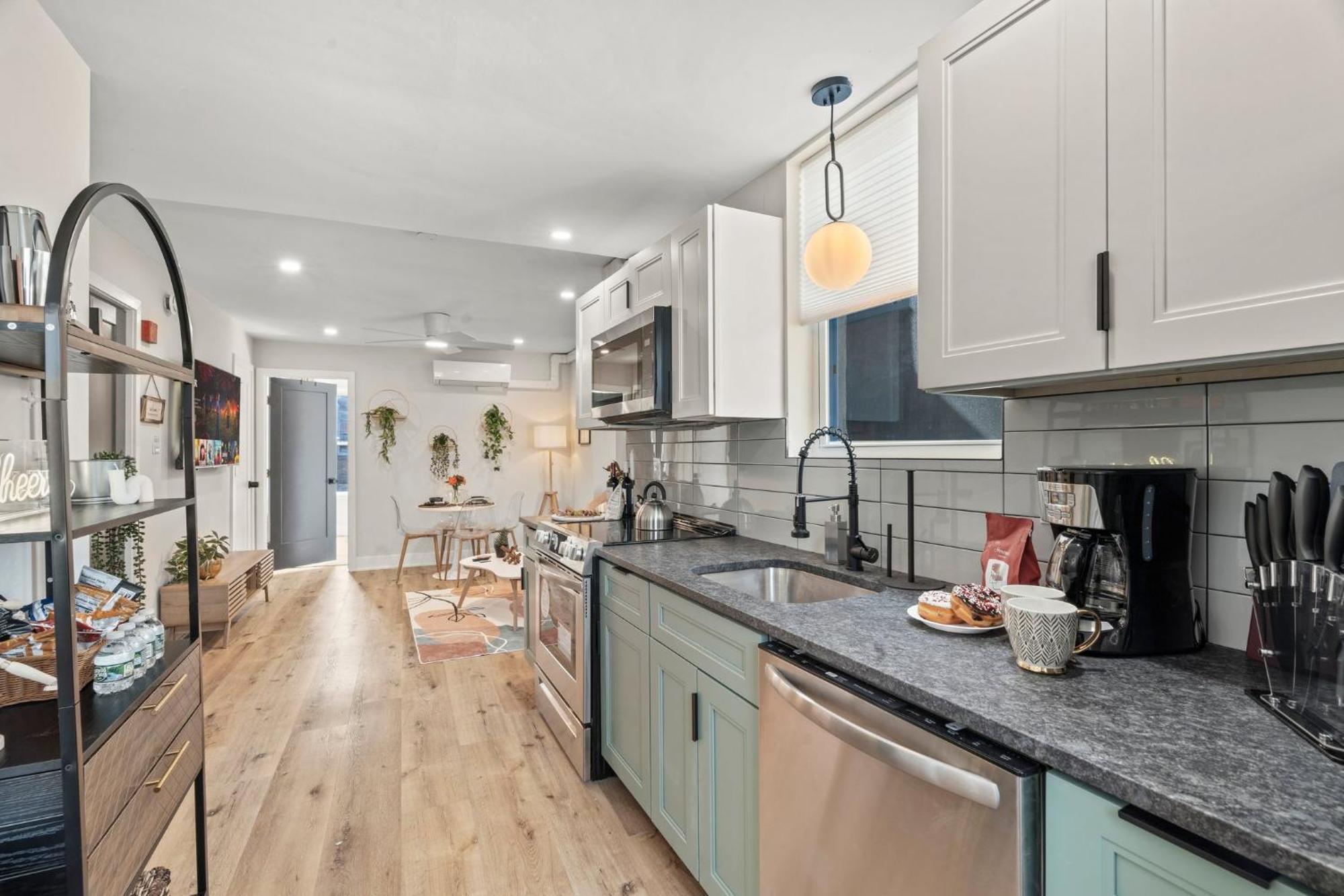 E Passyunk Ave 1 Bedroom Gem - Prime Location! Philadelphia
